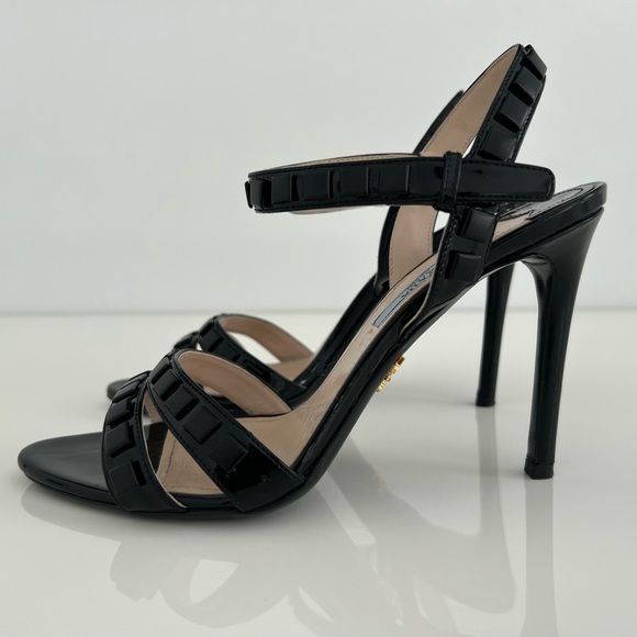 PRADA BLACK PATENT SANDALS SIZE IT 37.5 / US 7.5 - Picture 6 of 16